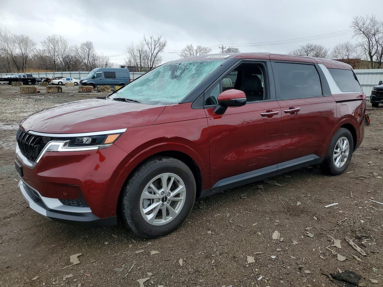 Salvage Kia Carnival Image