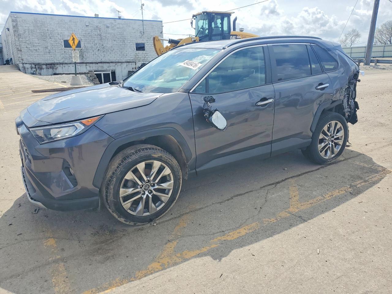 Salvage Toyota RAV4 Image