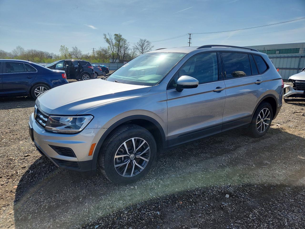 Salvage Volkswagen Tiguan Image