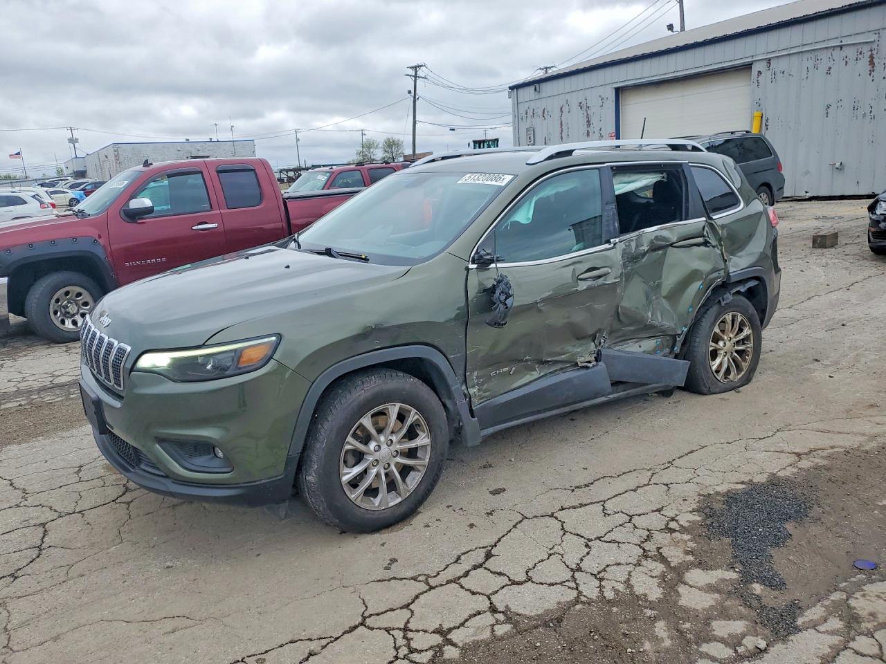 Salvage Jeep Cherokee Image