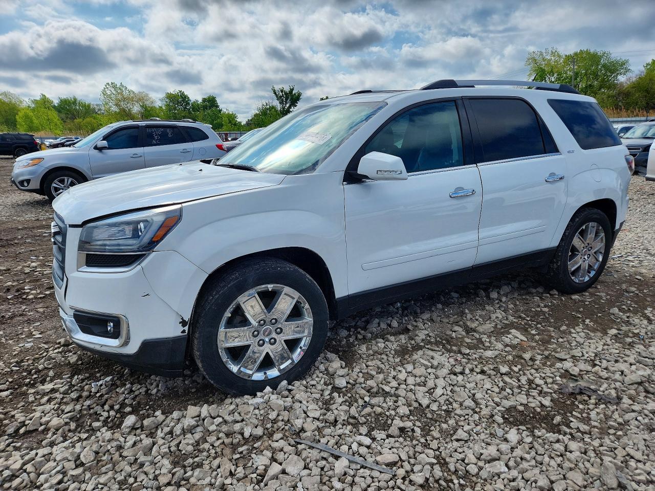 Salvage GMC Acadia Image