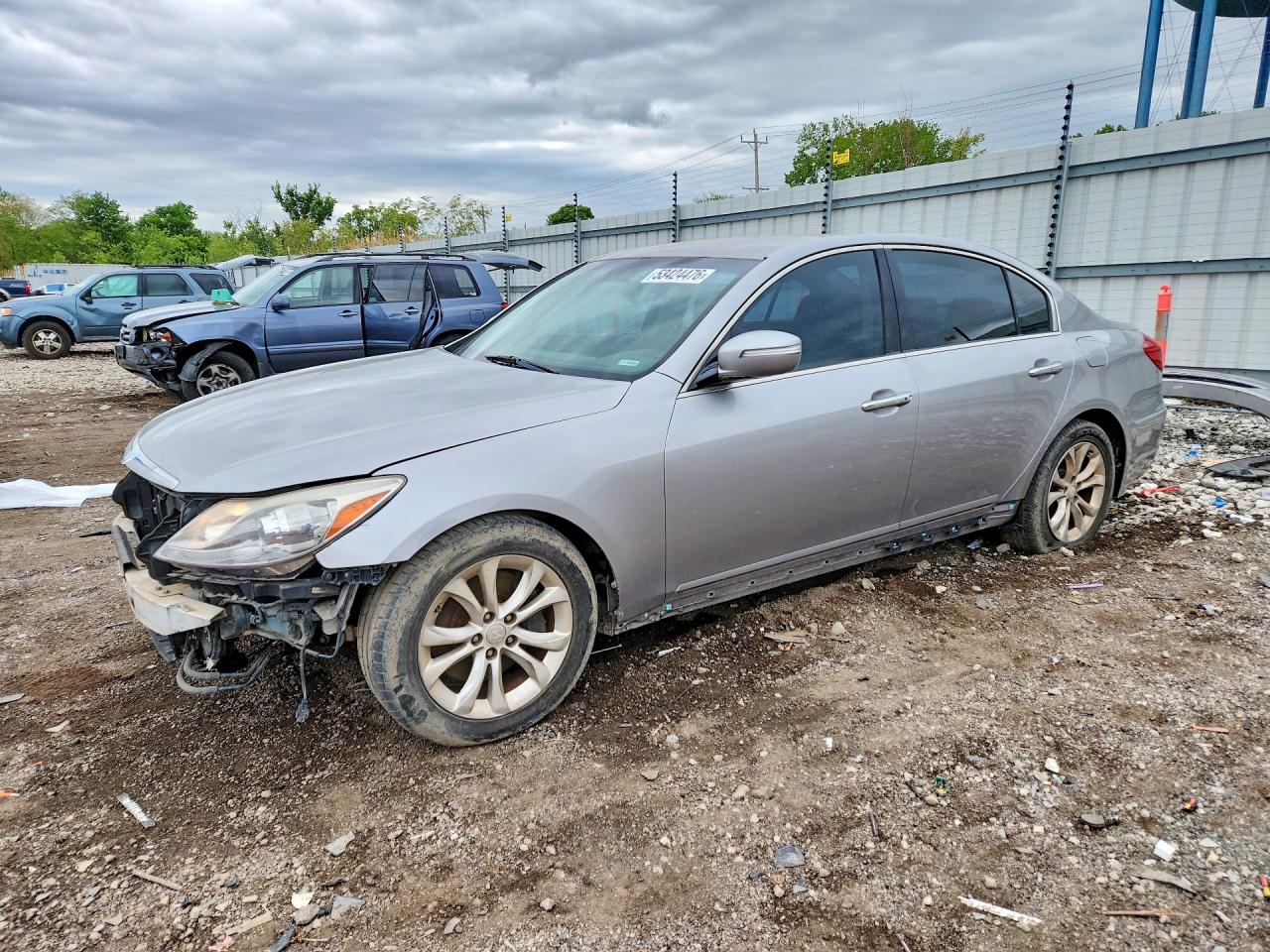 Salvage Hyundai Genesis Image