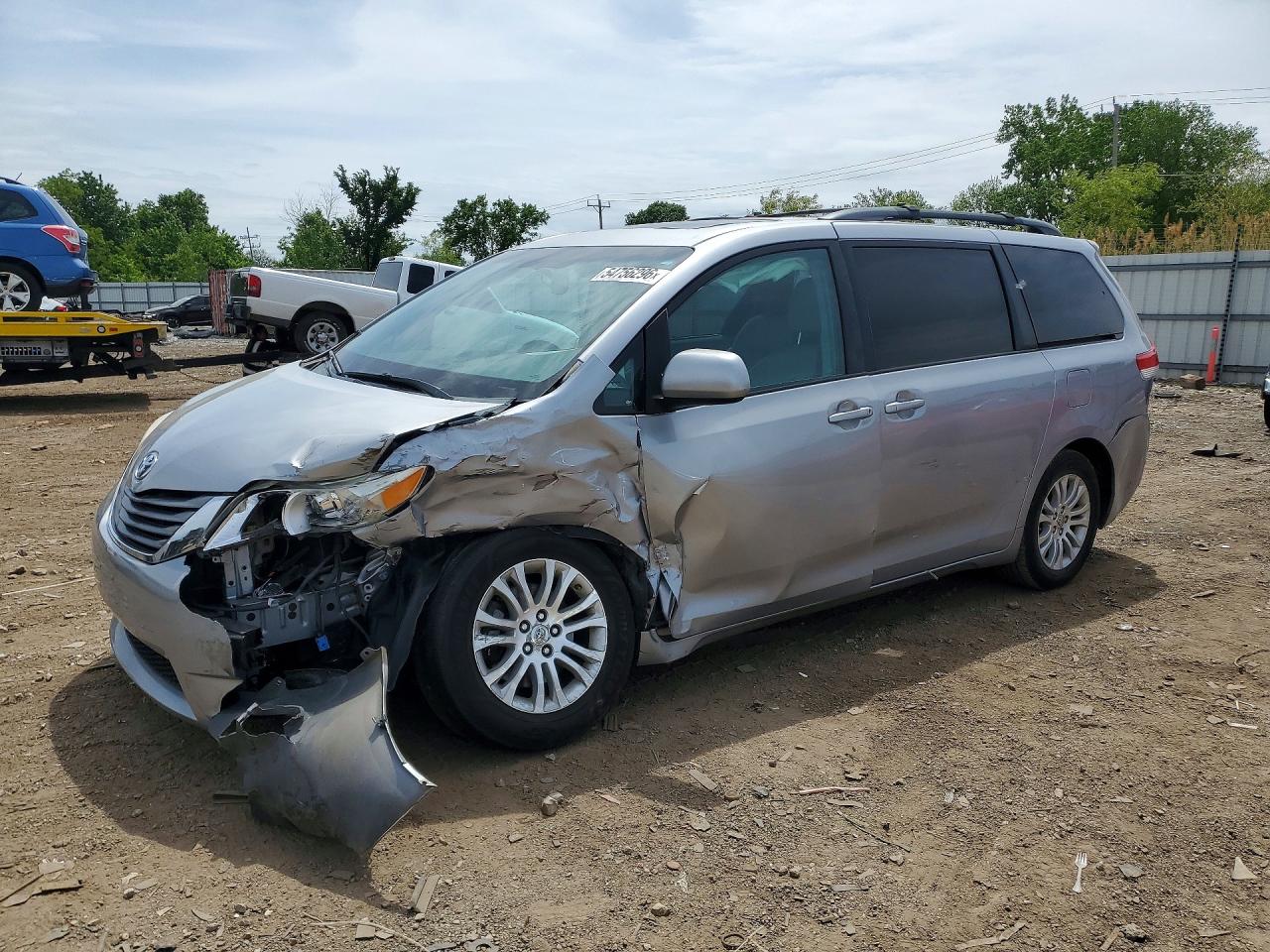 Salvage Toyota Sienna Image