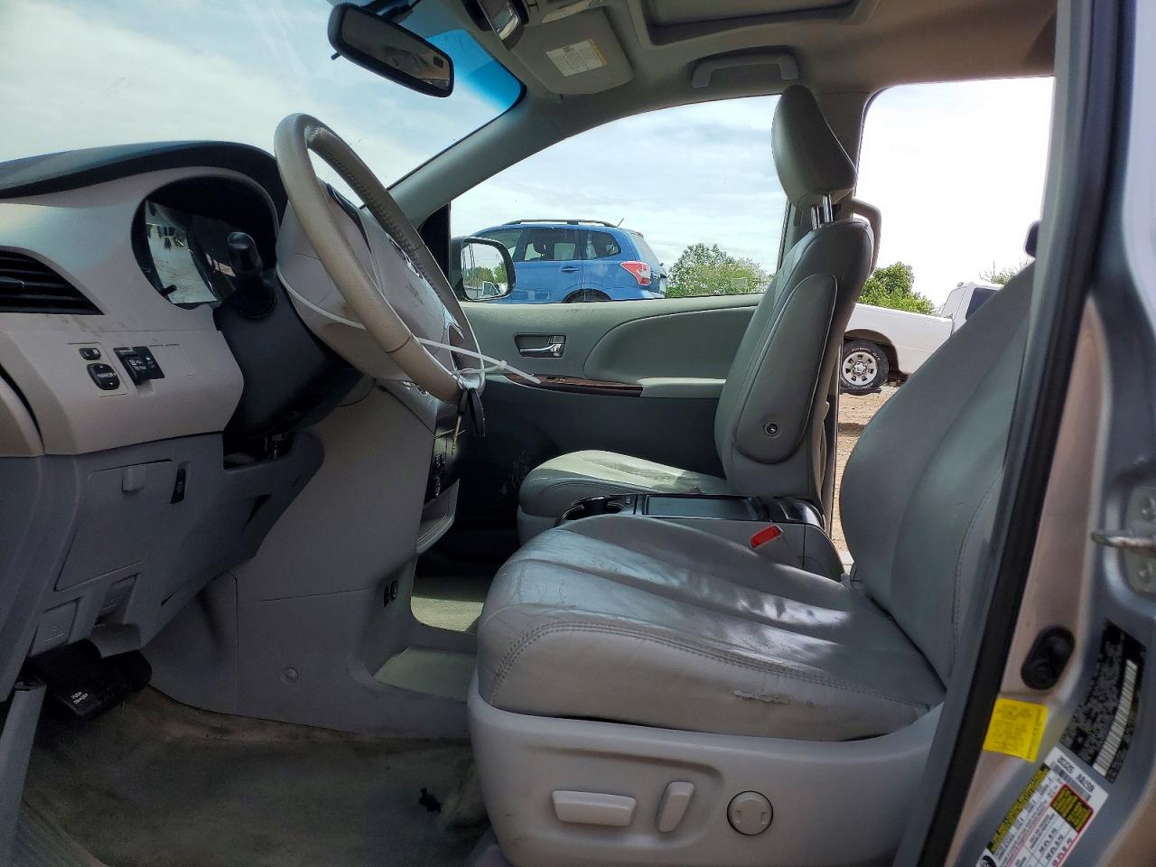 Toyota Sienna Xle 8-passenger