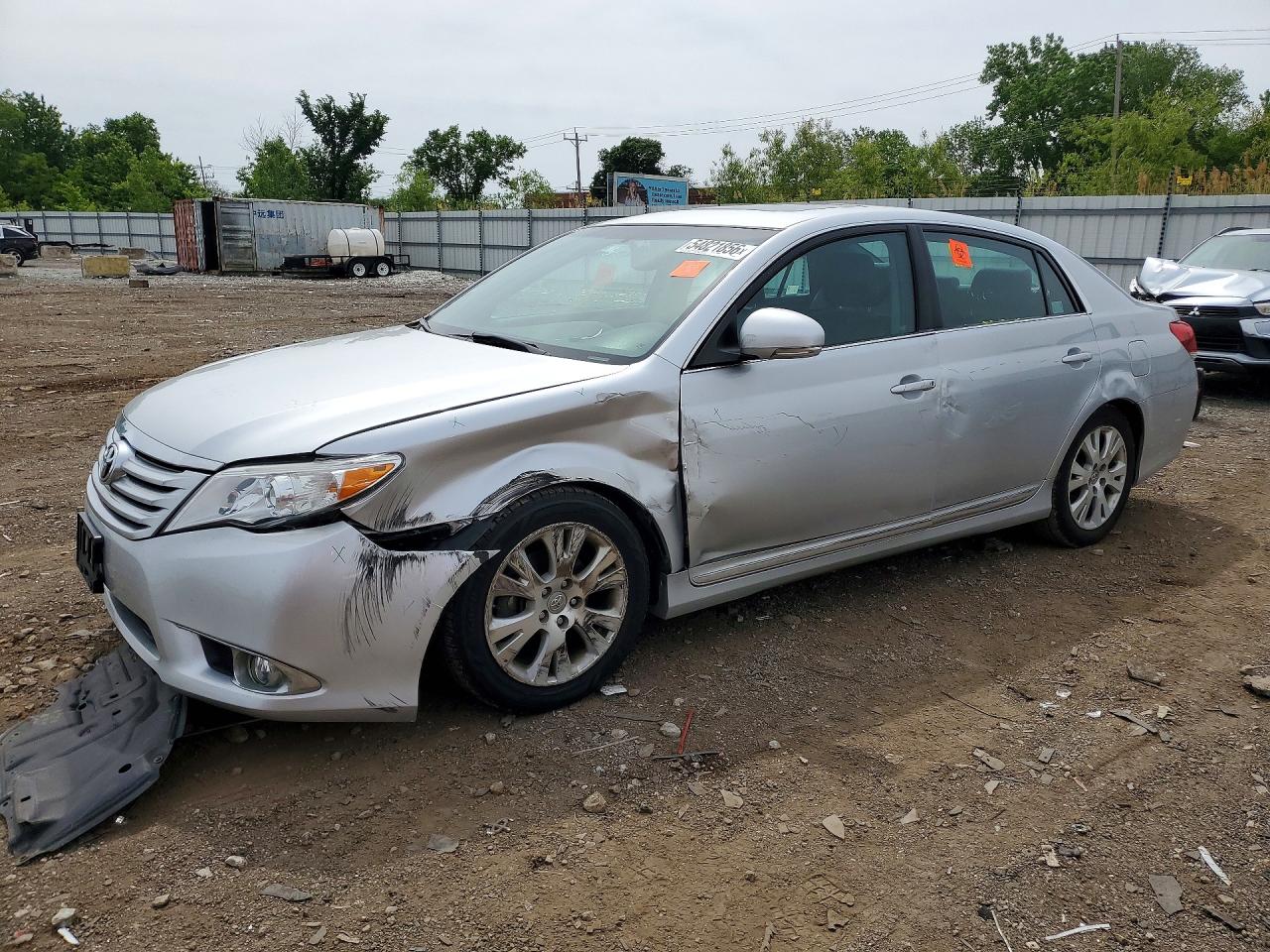 Salvage Toyota Avalon Image