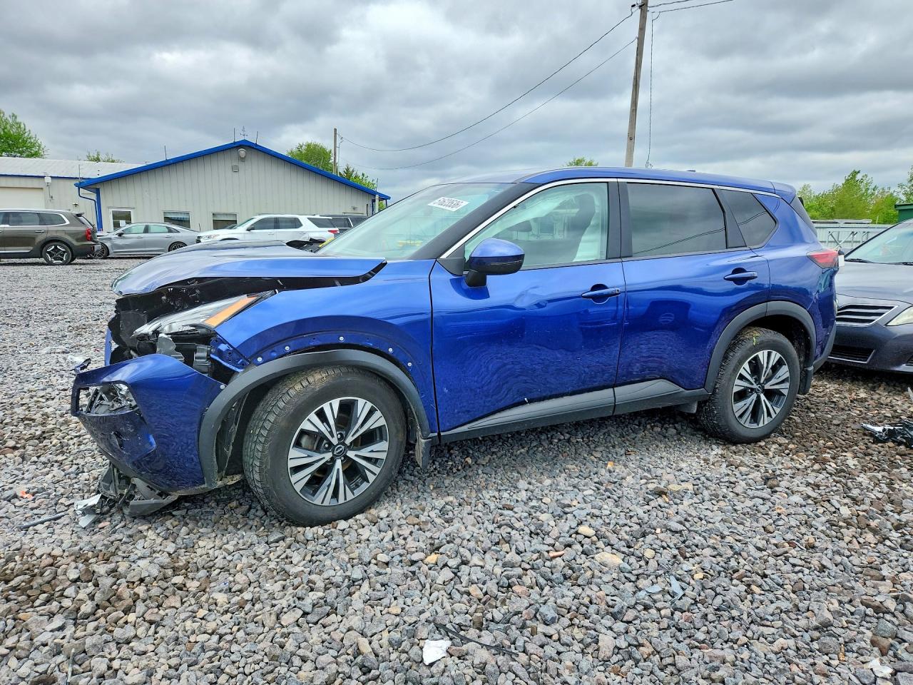 Salvage Nissan Rogue Image