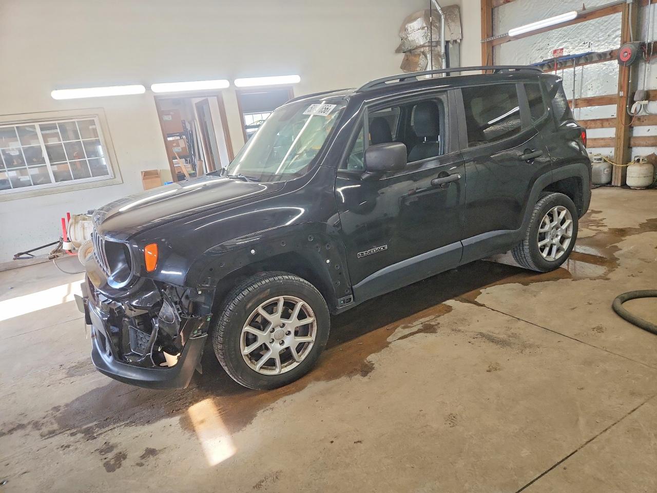 Salvage Jeep Renegade Image