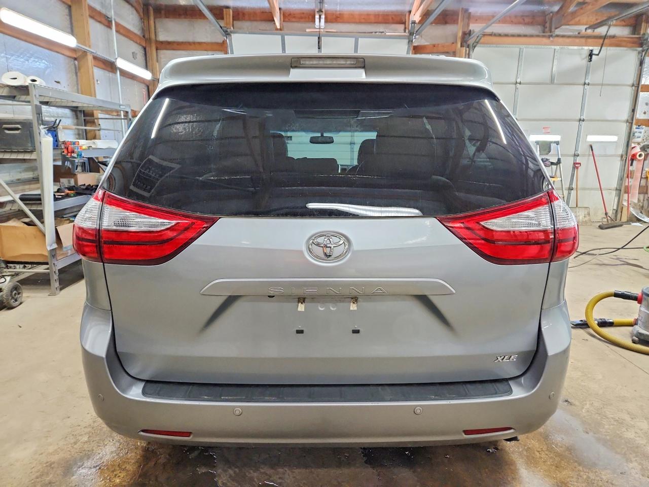 Toyota Sienna Xle 8-passenger