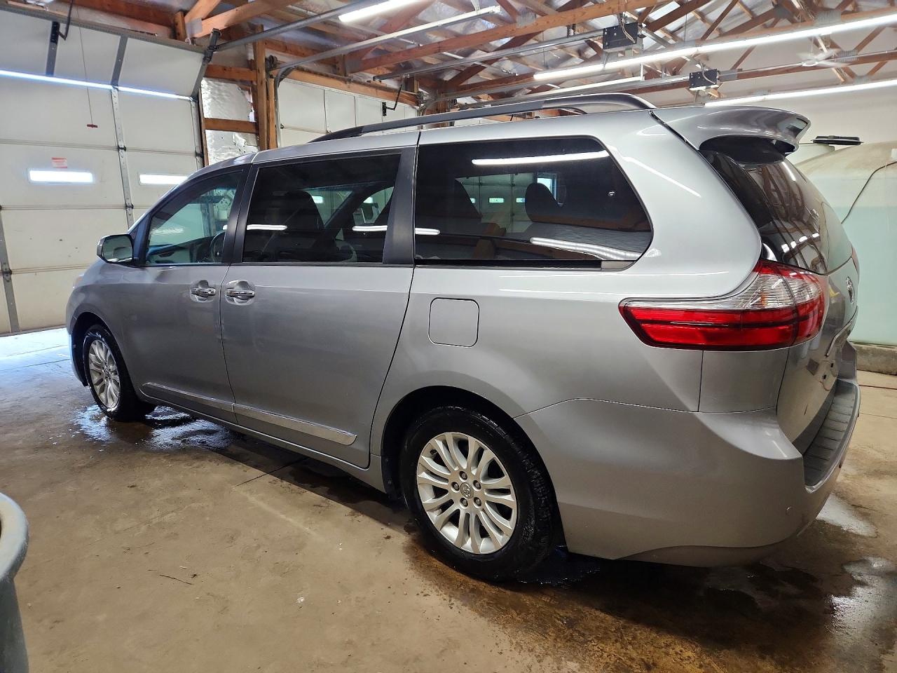 Toyota Sienna Xle 8-passenger