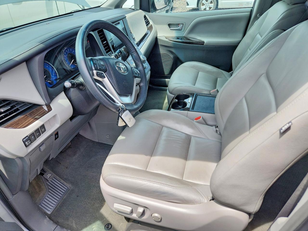 Toyota Sienna Xle 8-passenger