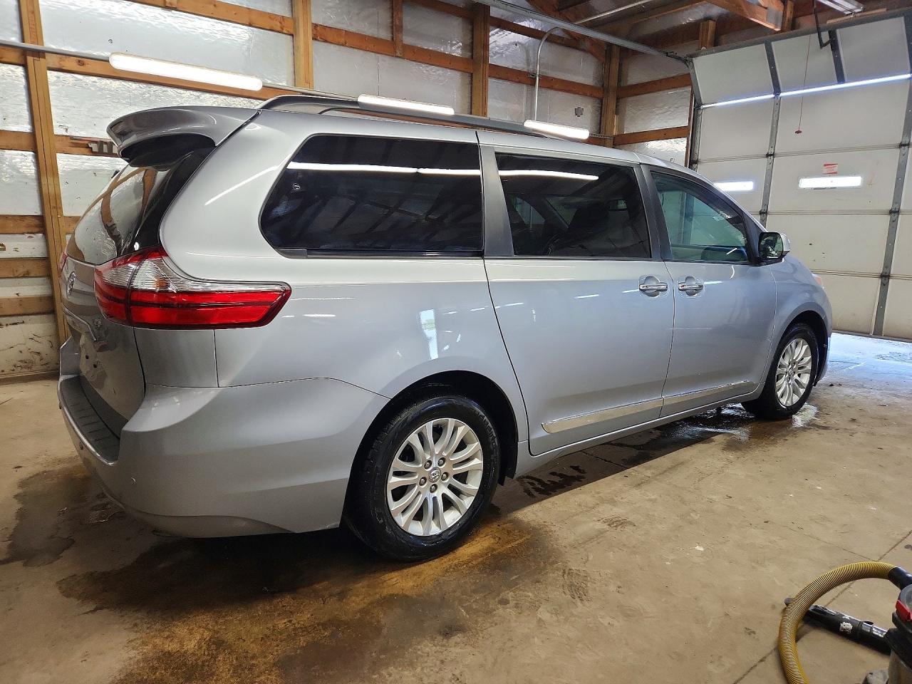 Toyota Sienna Xle 8-passenger