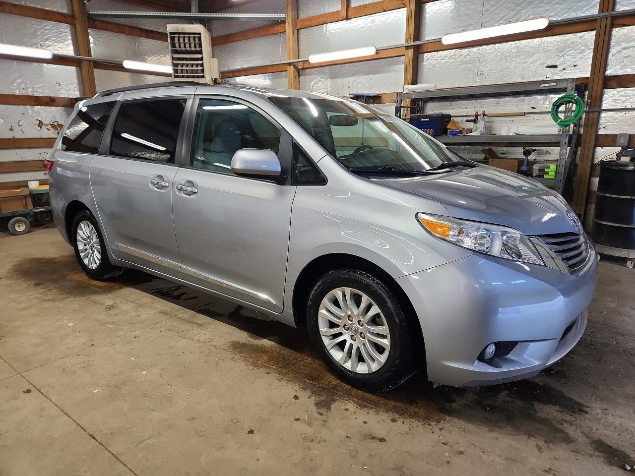 Toyota Sienna Xle 8-passenger