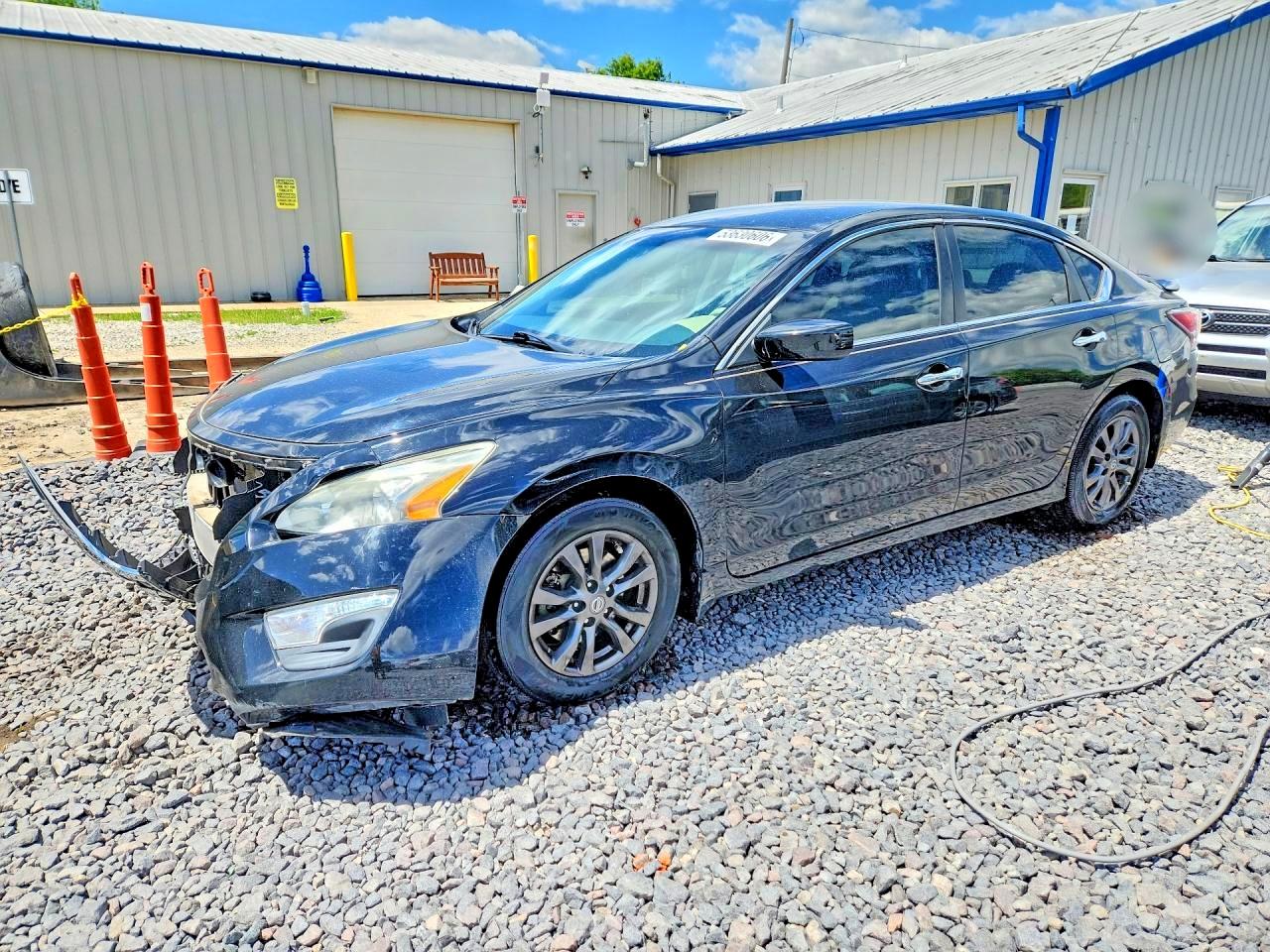 Salvage Nissan Altima Image
