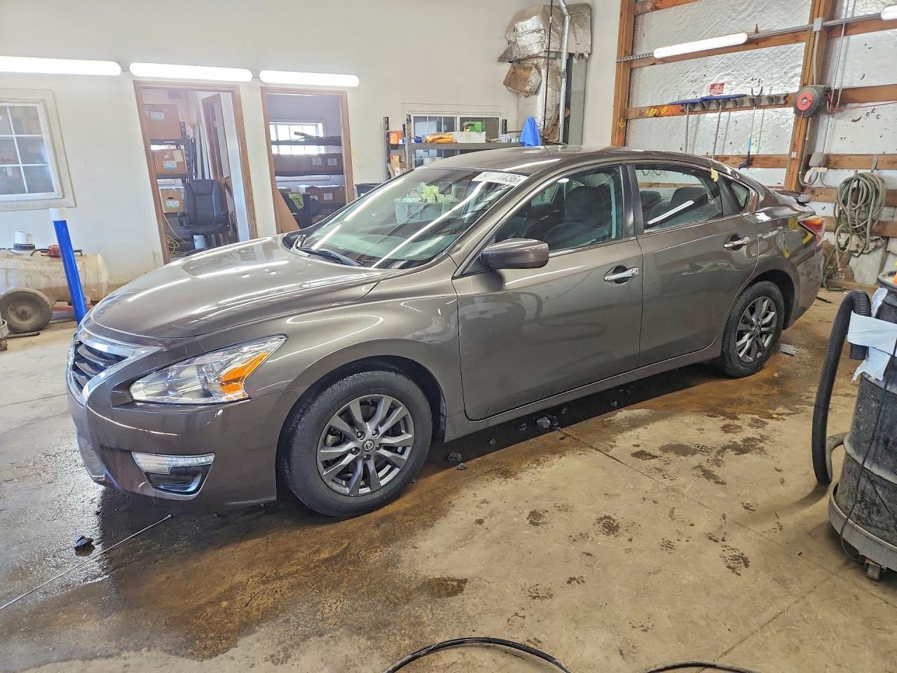 Salvage Nissan Altima Image