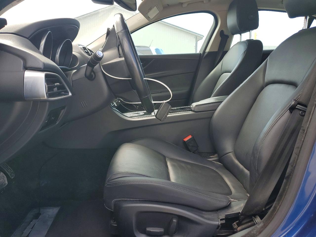 Jaguar XE Premium