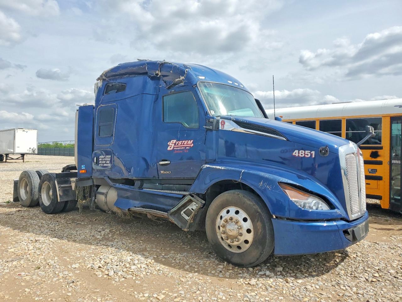 Salvage Kenworth T680 Image