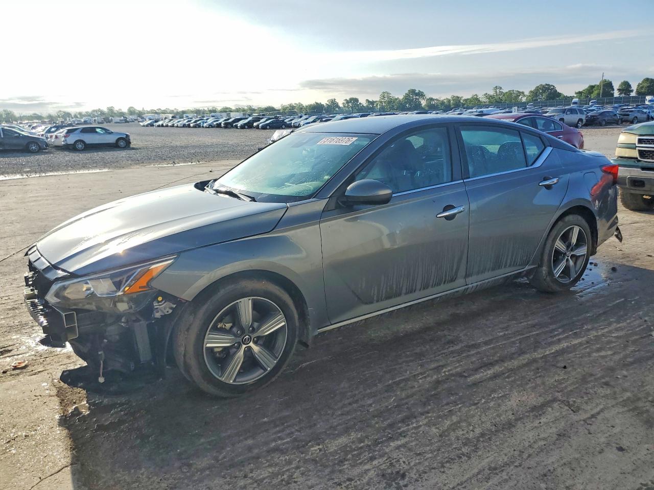 Salvage Nissan Altima Image