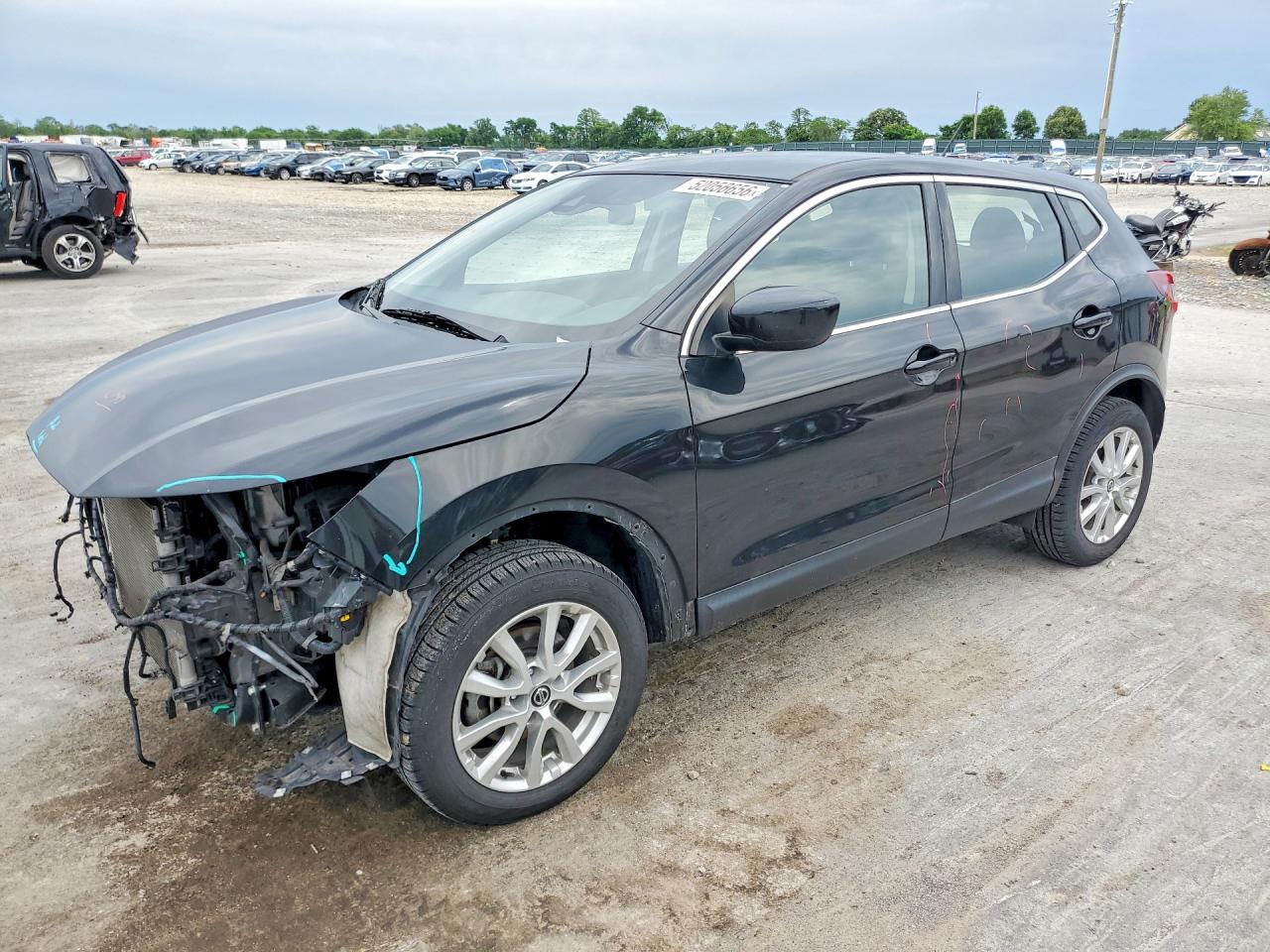Salvage Nissan Rogue Image