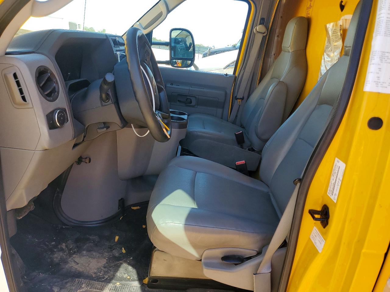 Ford Econoline E350 Super Duty Cutaway Van