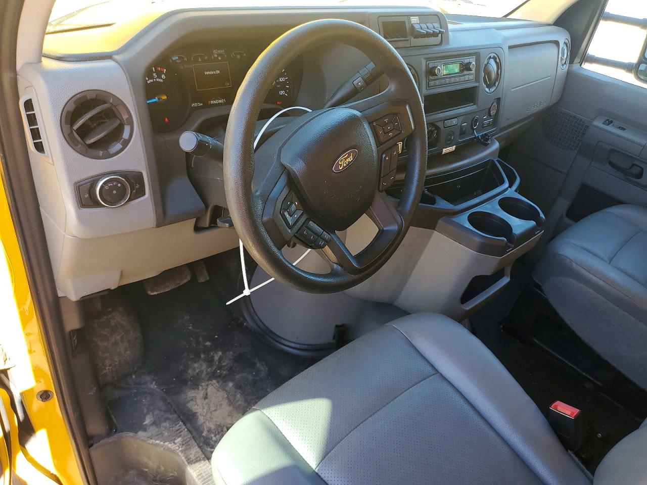Ford Econoline E350 Super Duty Cutaway Van