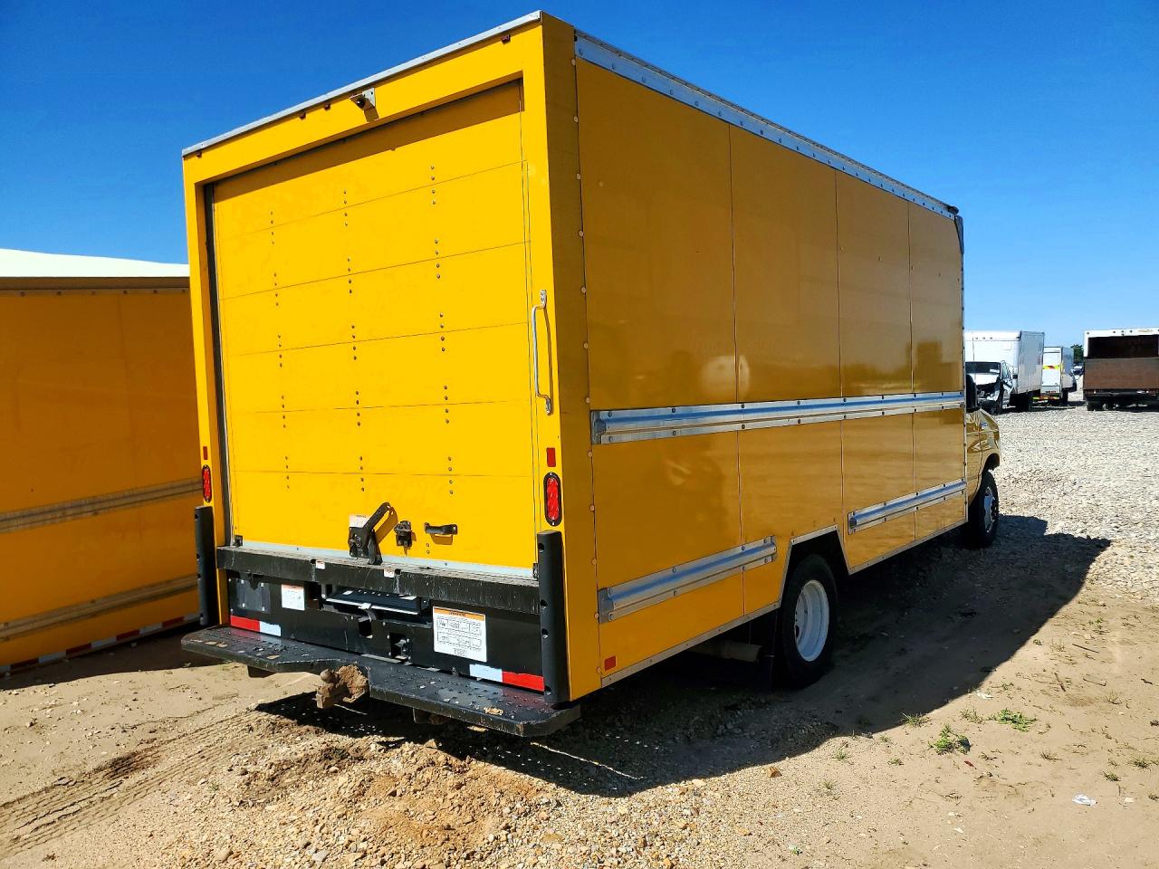 Ford Econoline E350 Super Duty Cutaway Van