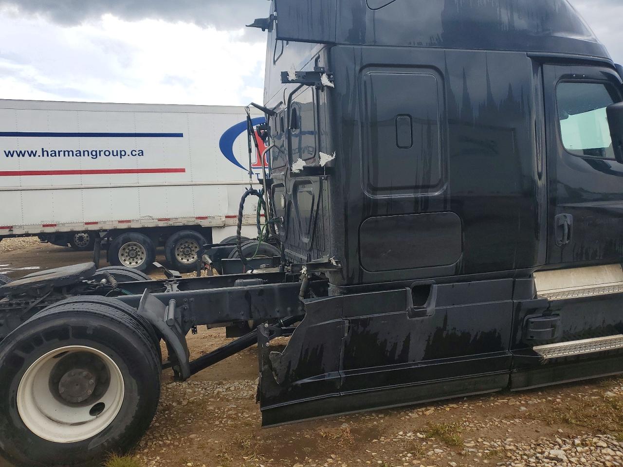 Freightliner Cascadia 126