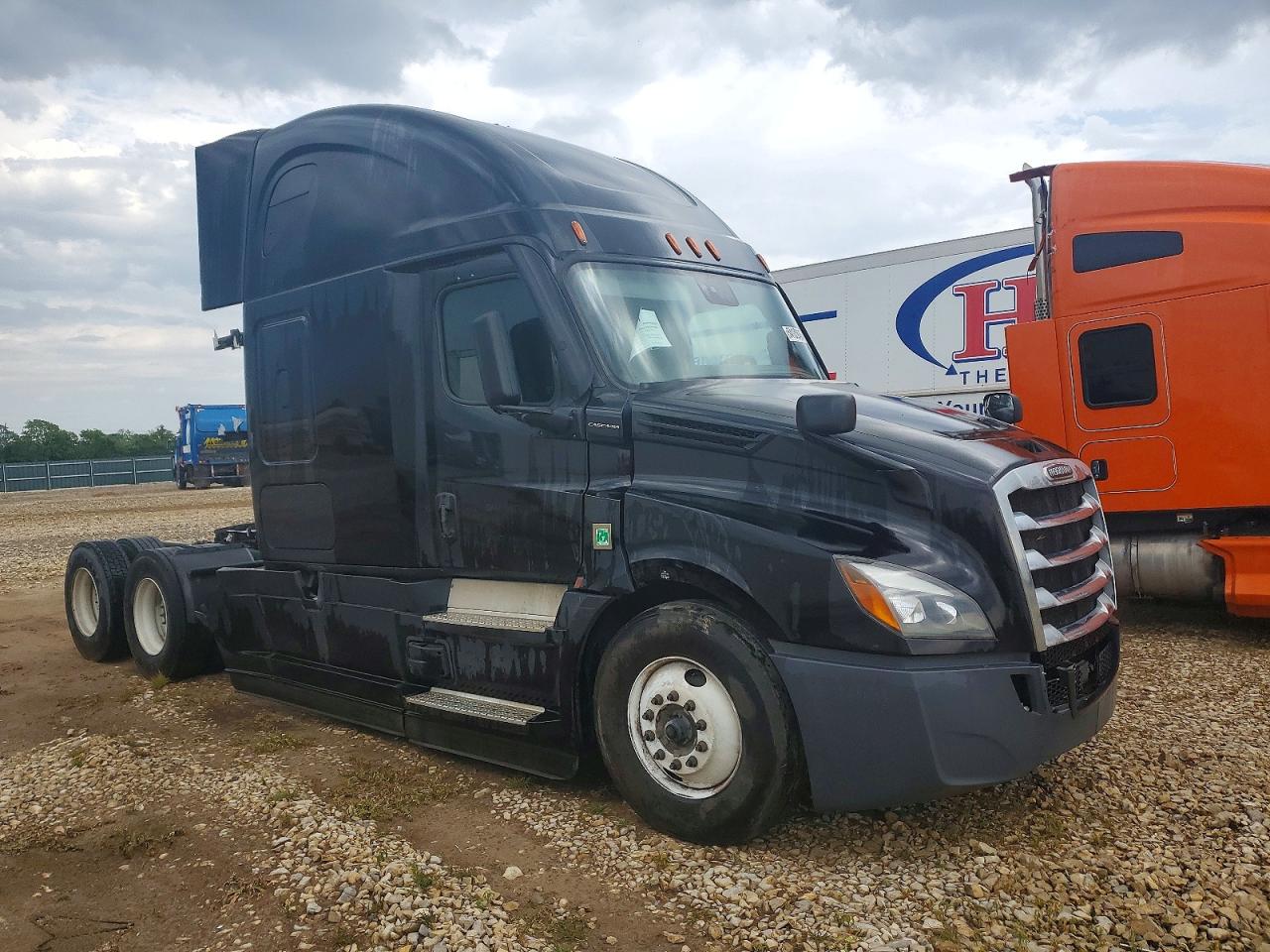 Salvage Freightliner Cascadia 126 Image