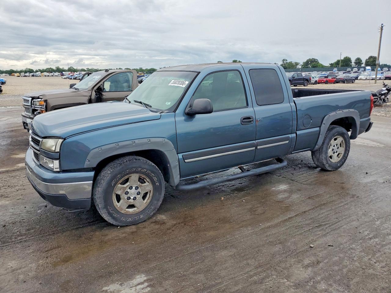 Salvage Chevrolet Silverado Image