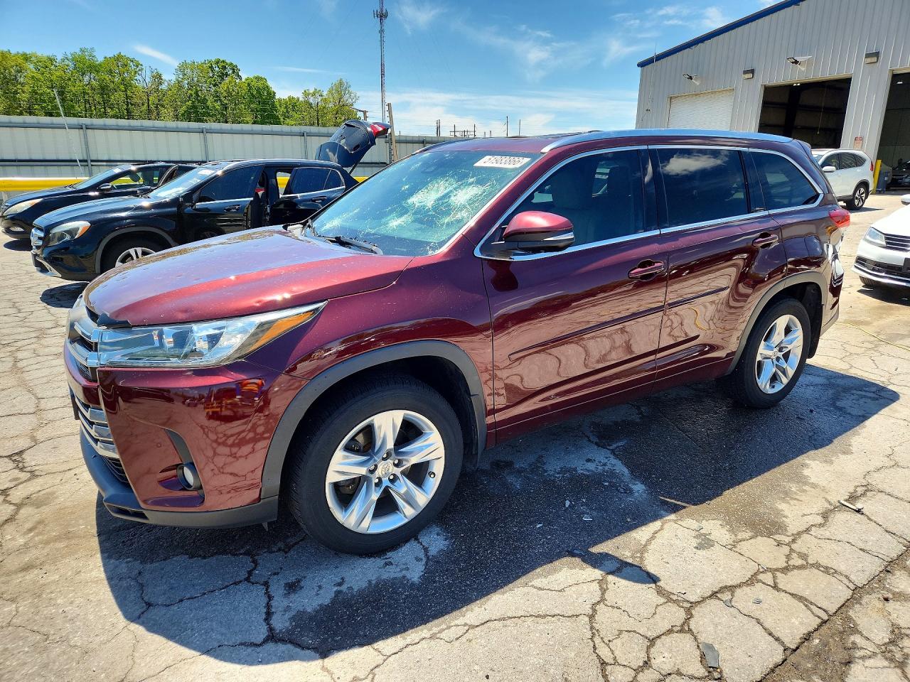 Salvage Toyota Highlander Image