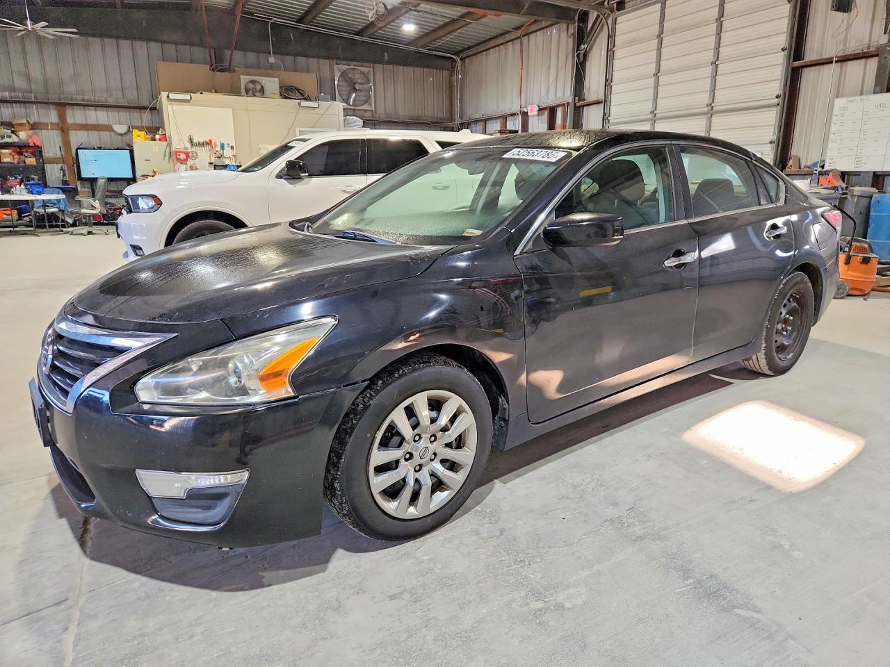 Salvage Nissan Altima Image