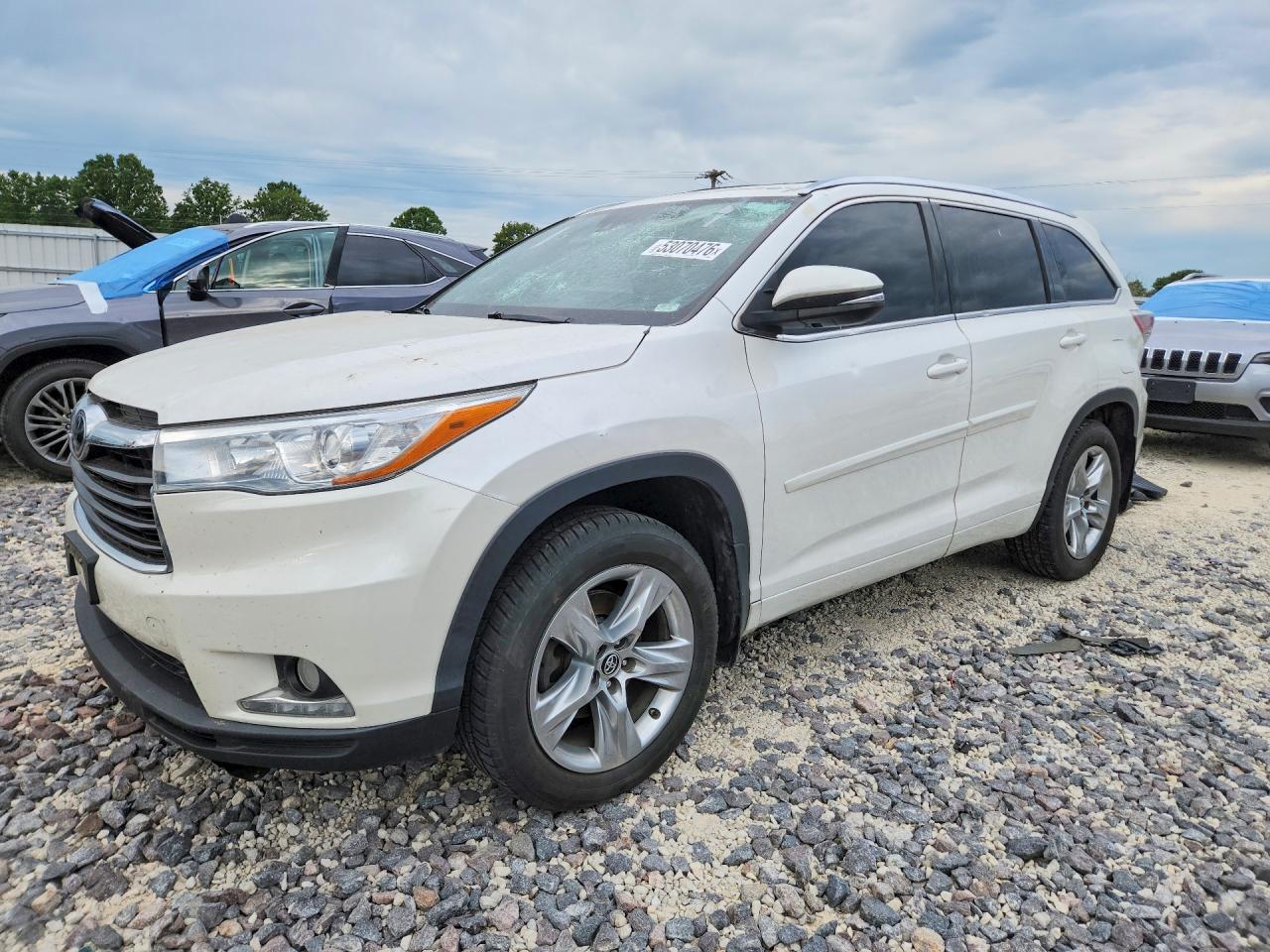 Salvage Toyota Highlander Image