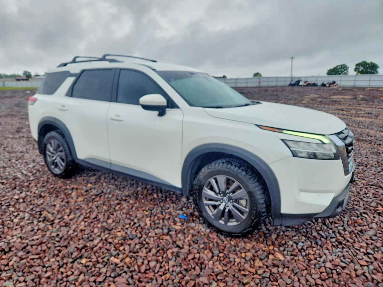 Nissan Pathfinder Sv