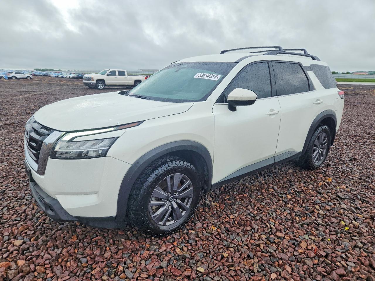 Salvage Nissan Pathfinder Image