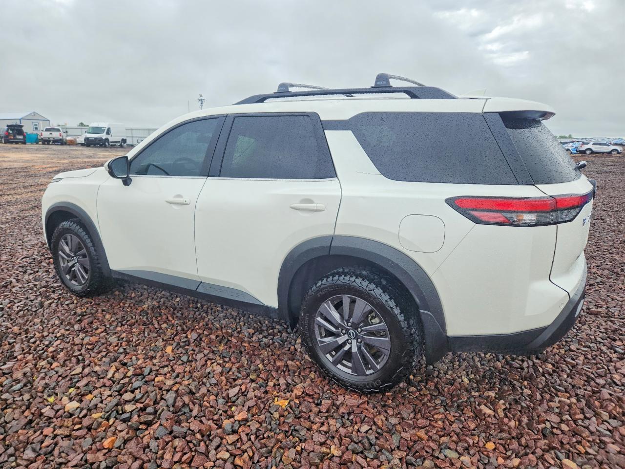 Nissan Pathfinder Sv