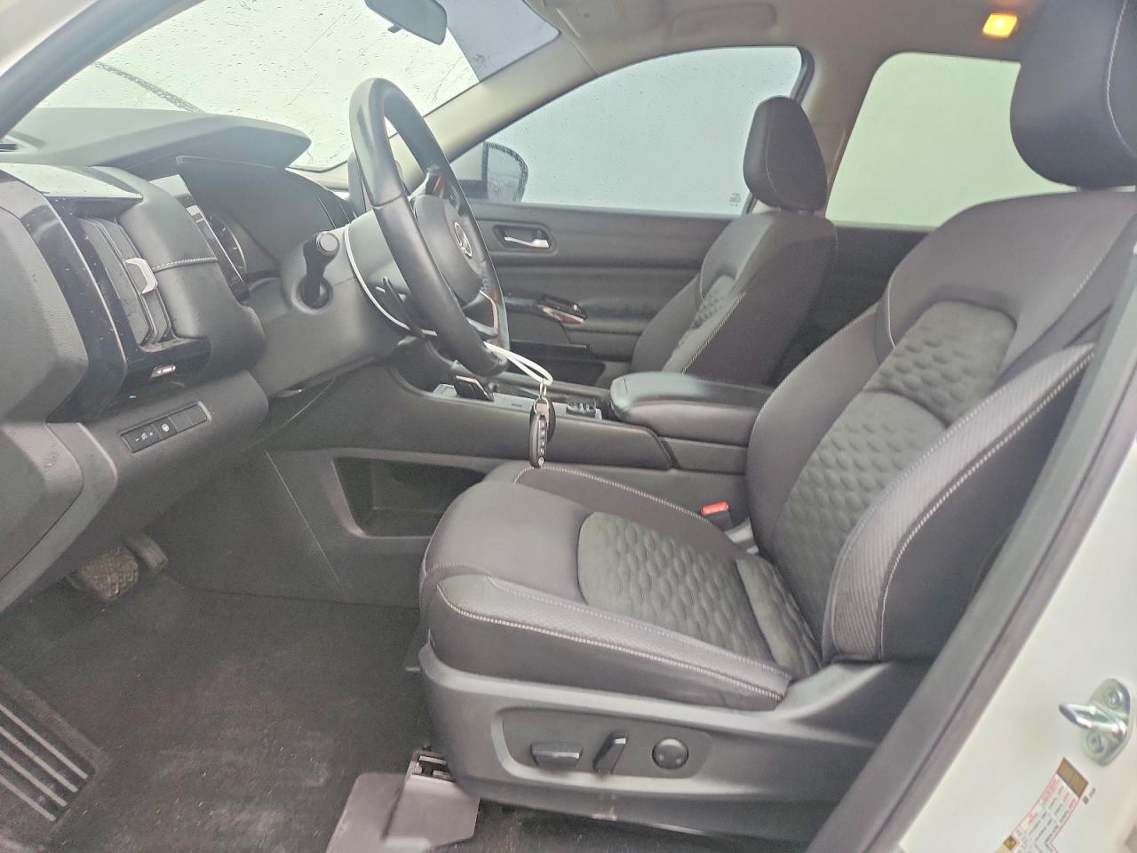 Nissan Pathfinder Sv