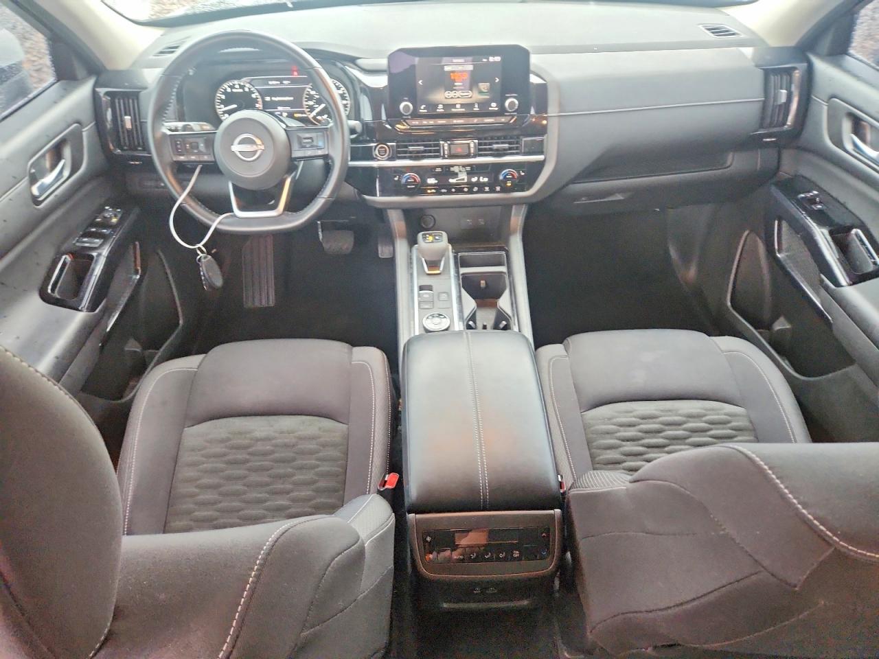 Nissan Pathfinder Sv