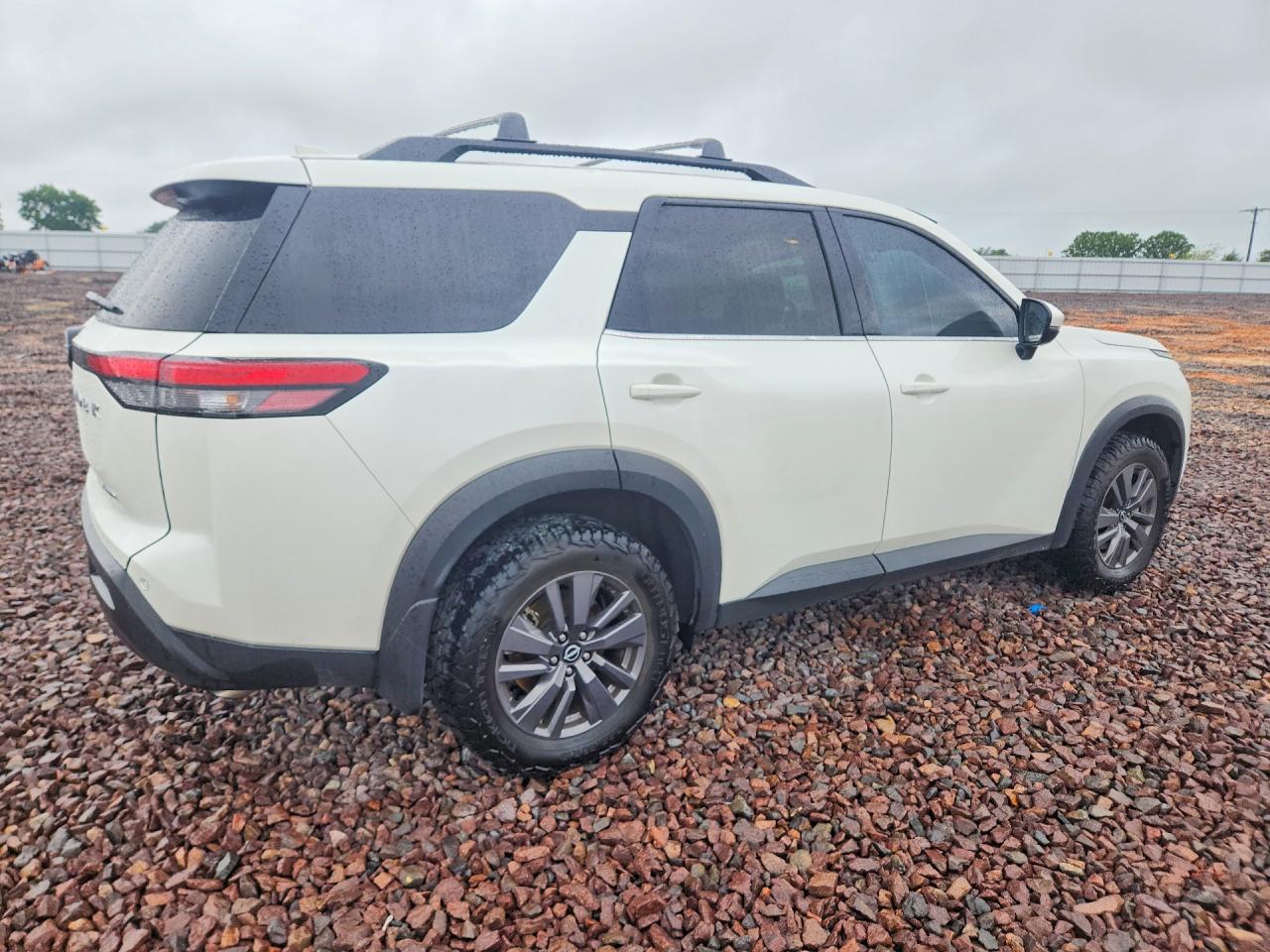Nissan Pathfinder Sv