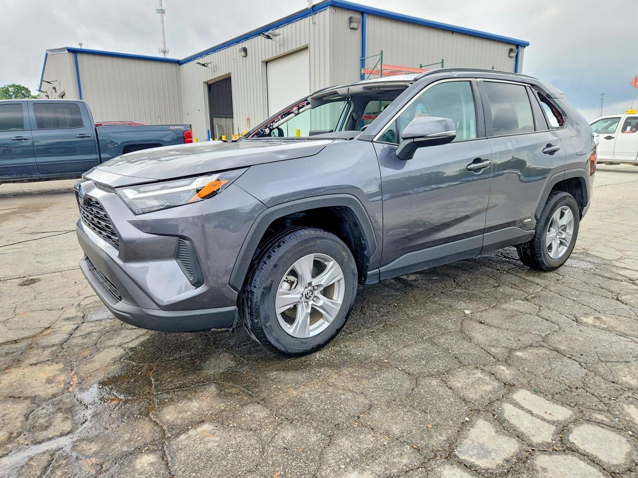 Salvage Toyota RAV4 Image