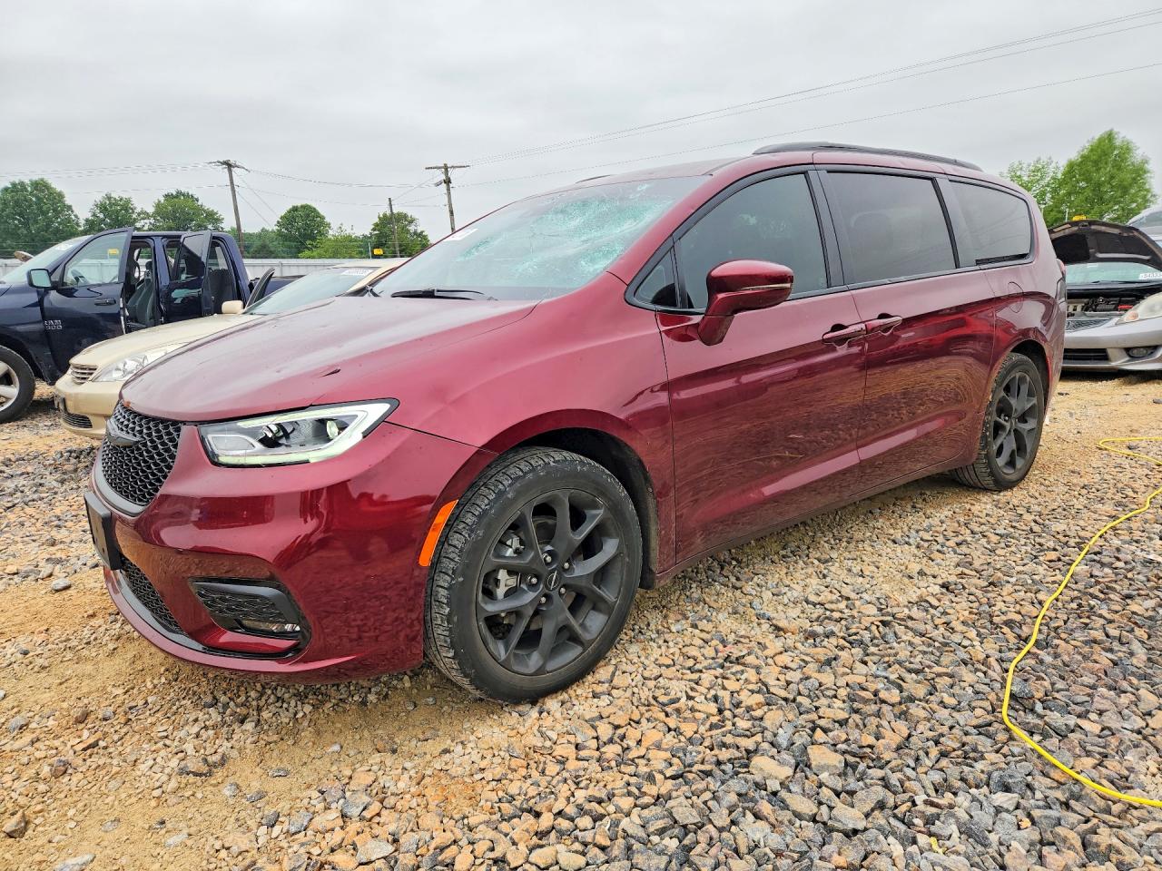 Salvage Chrysler Pacifica Image