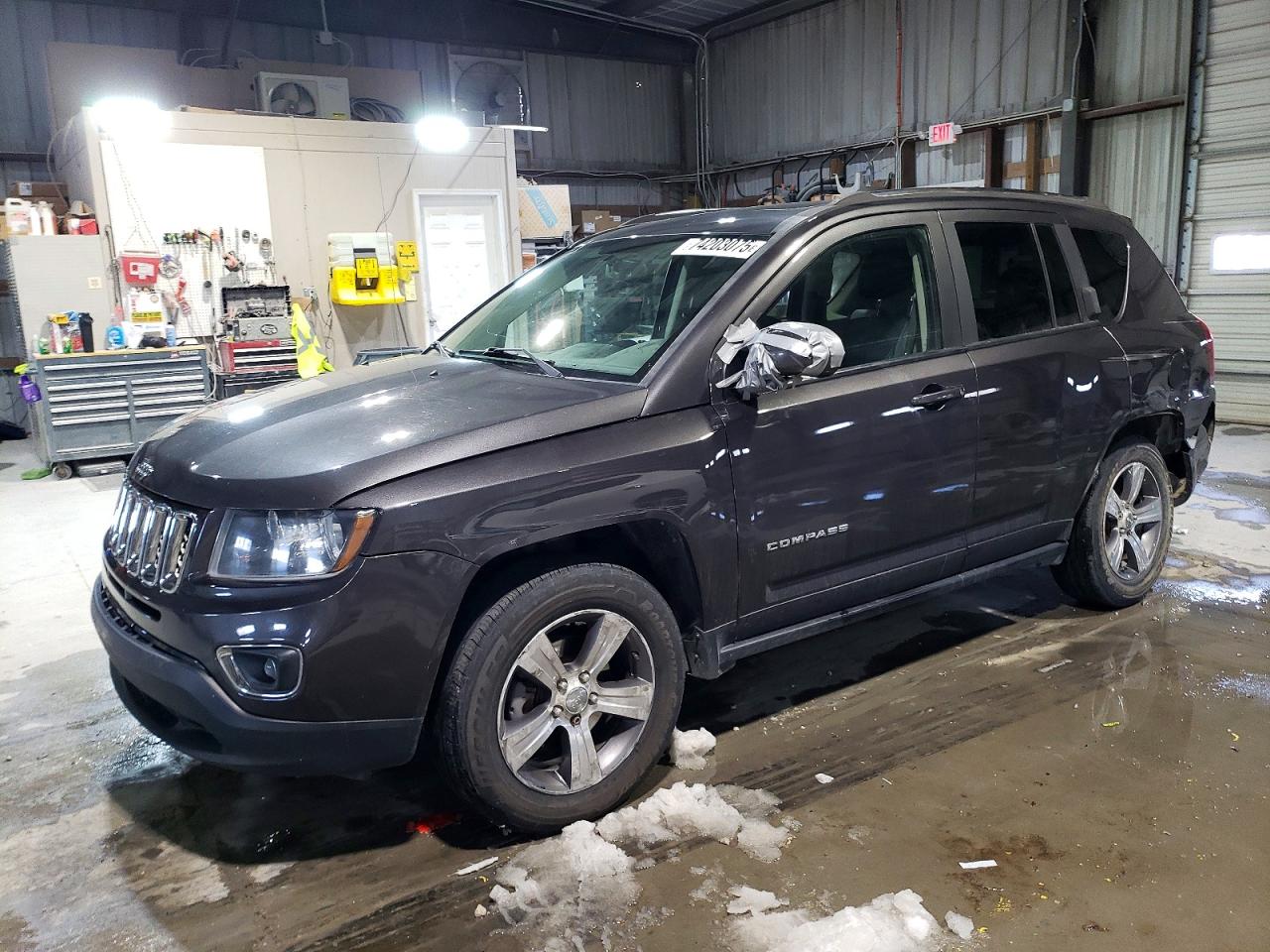 Salvage Jeep Compass Image