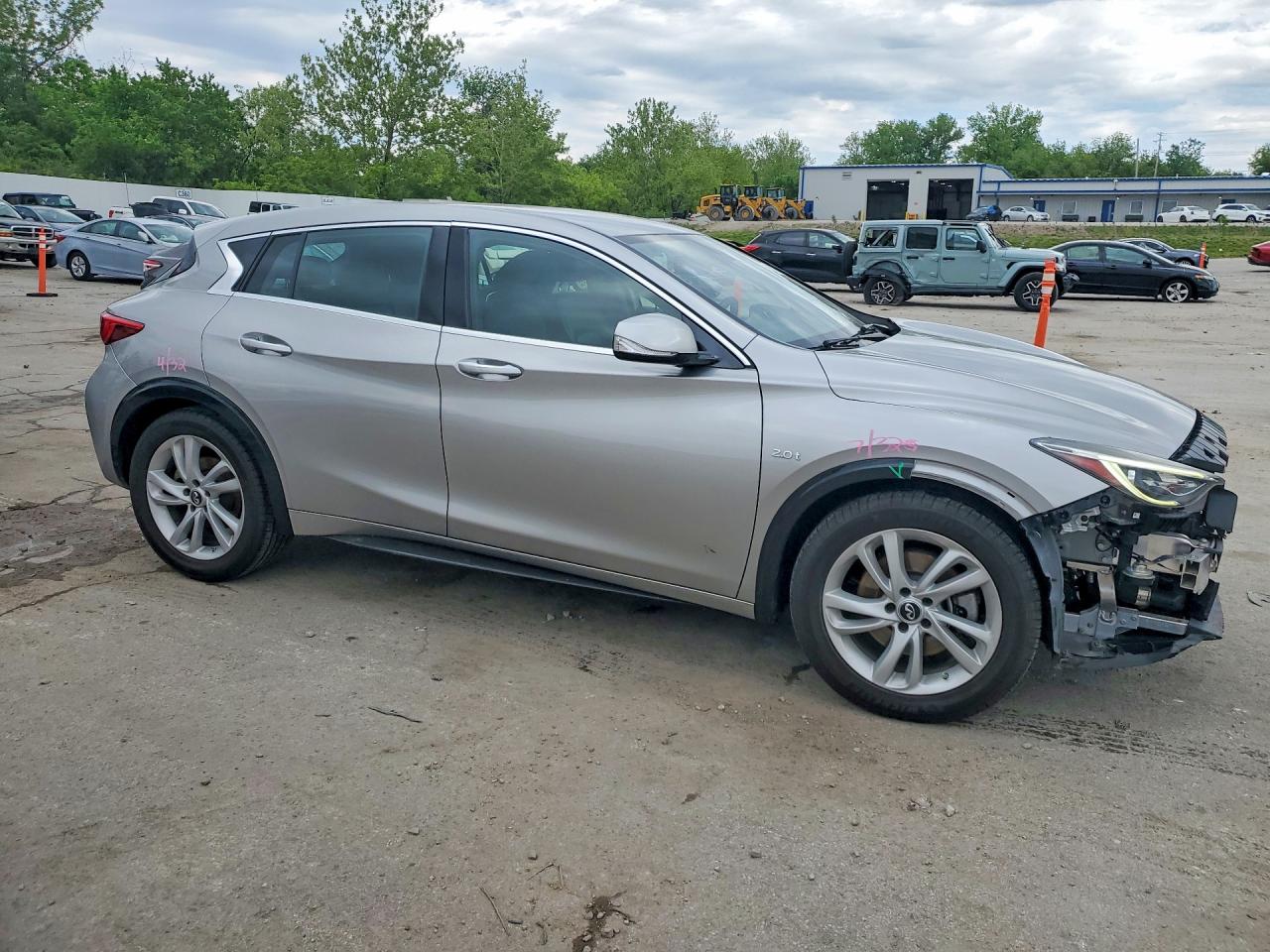 INFINITI Qx Luxury