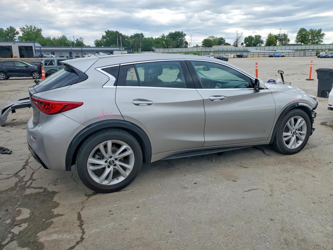 INFINITI Qx Luxury