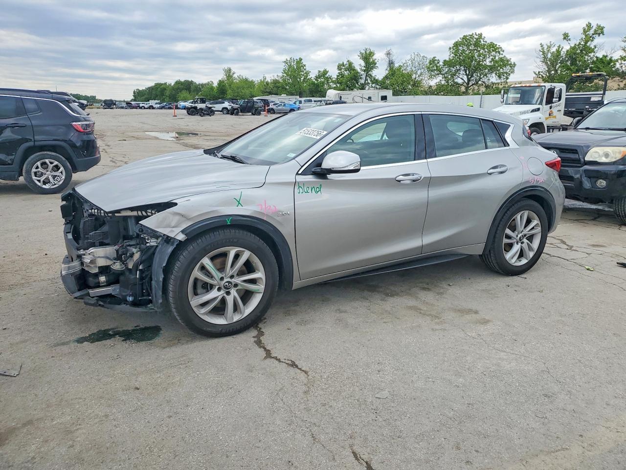 Salvage INFINITI Qx Image