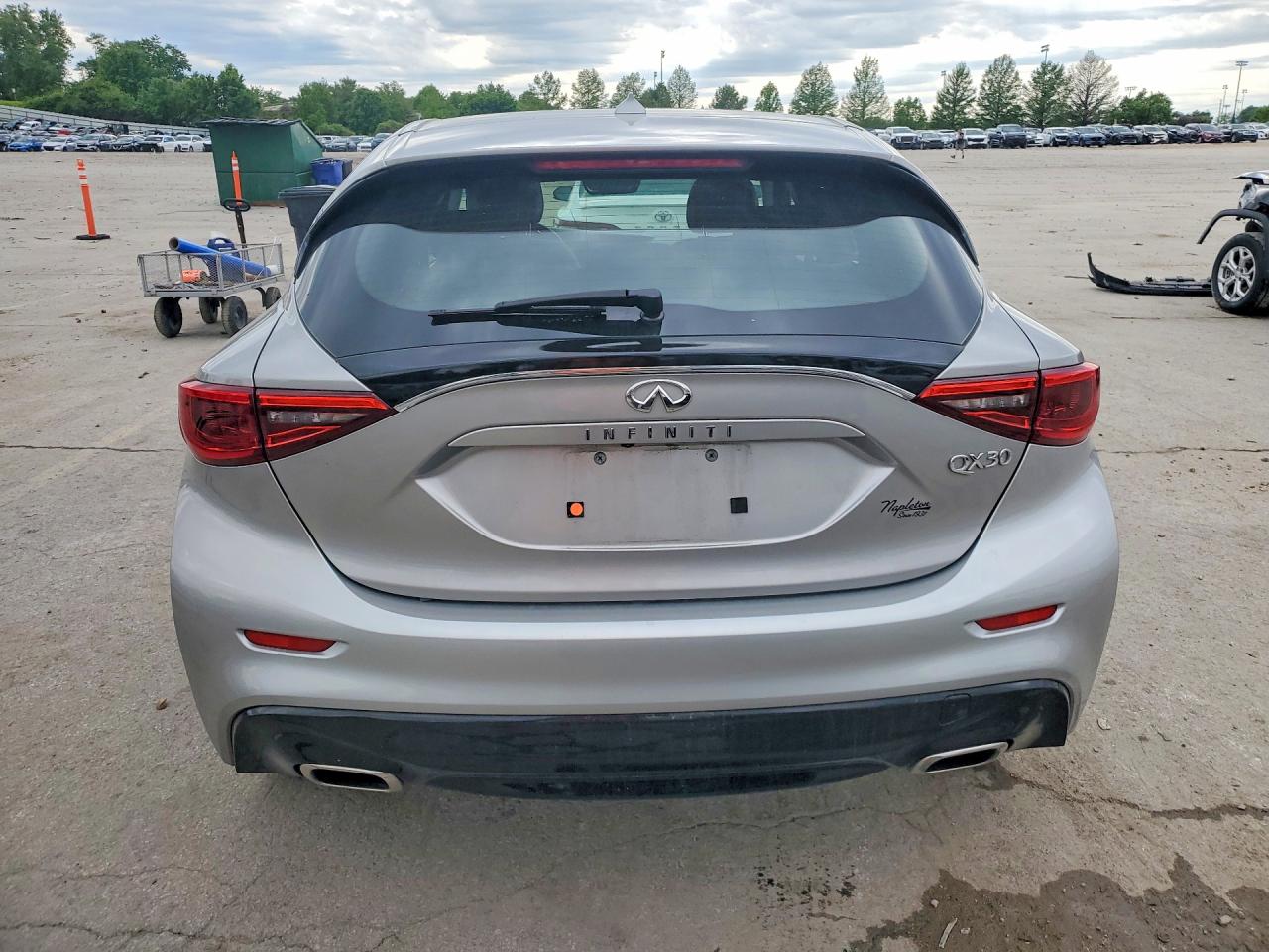 INFINITI Qx Luxury
