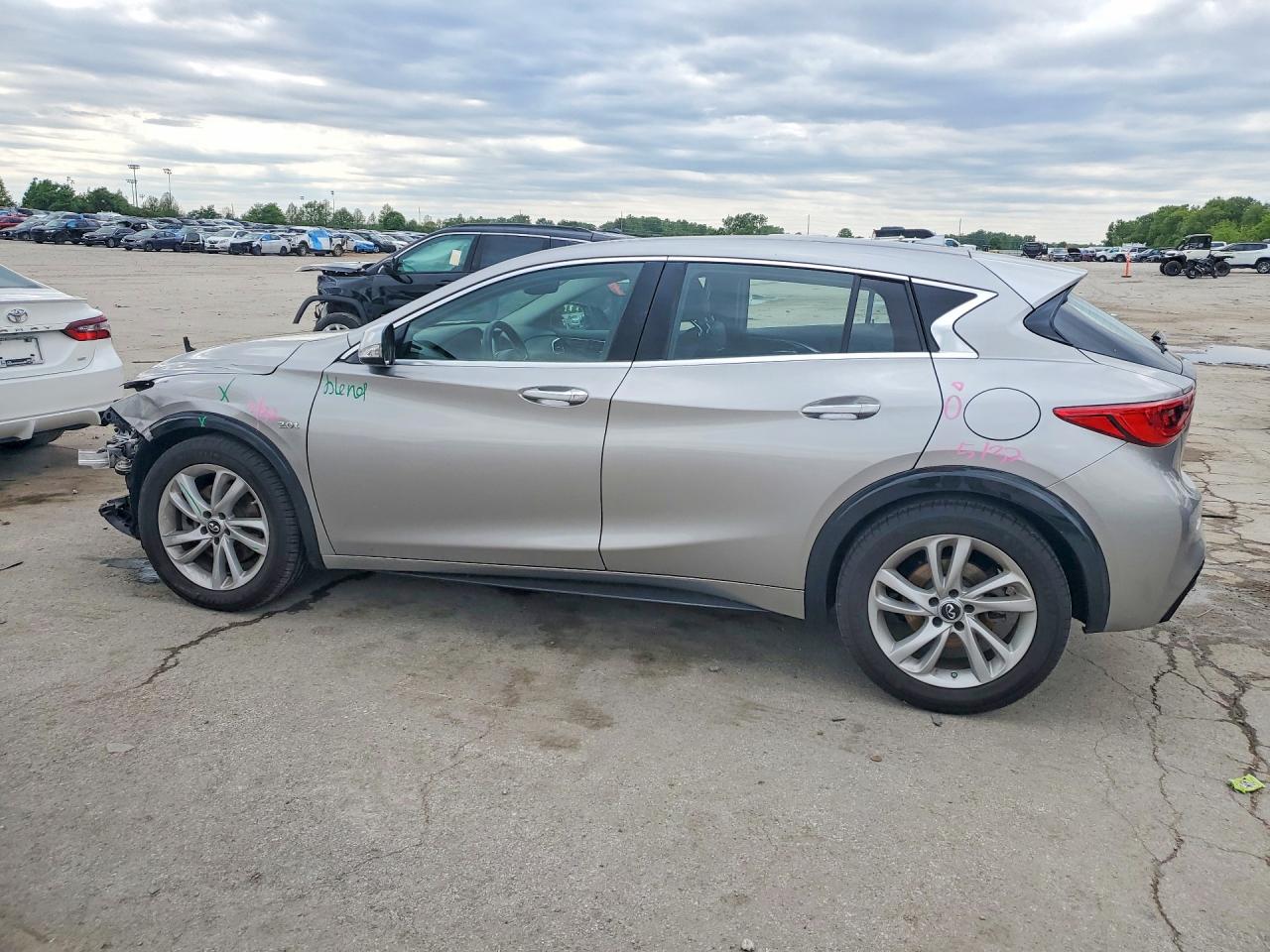 INFINITI Qx Luxury