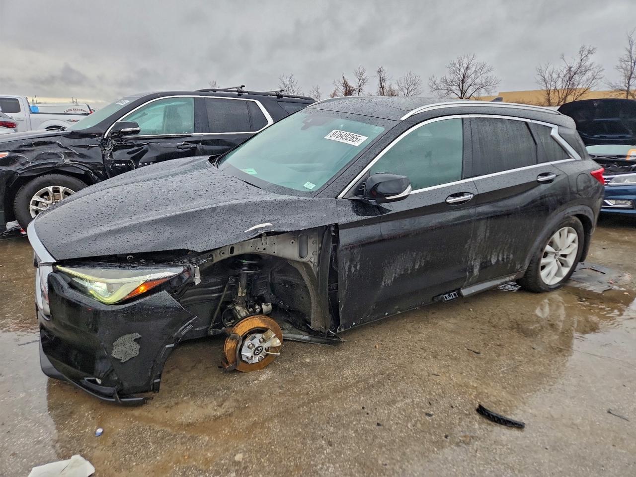 Salvage INFINITI Qx Image