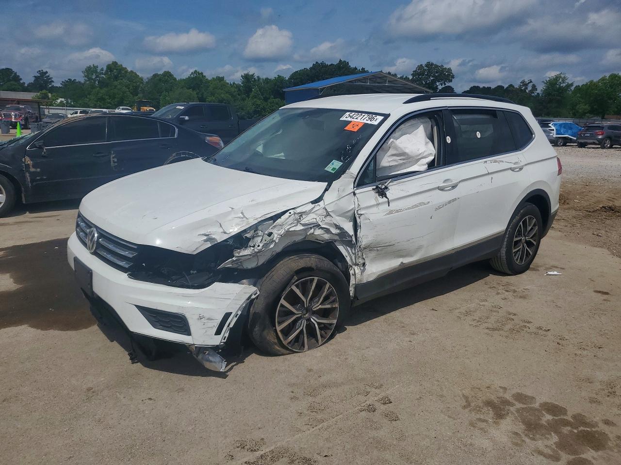 Salvage Volkswagen Tiguan Image