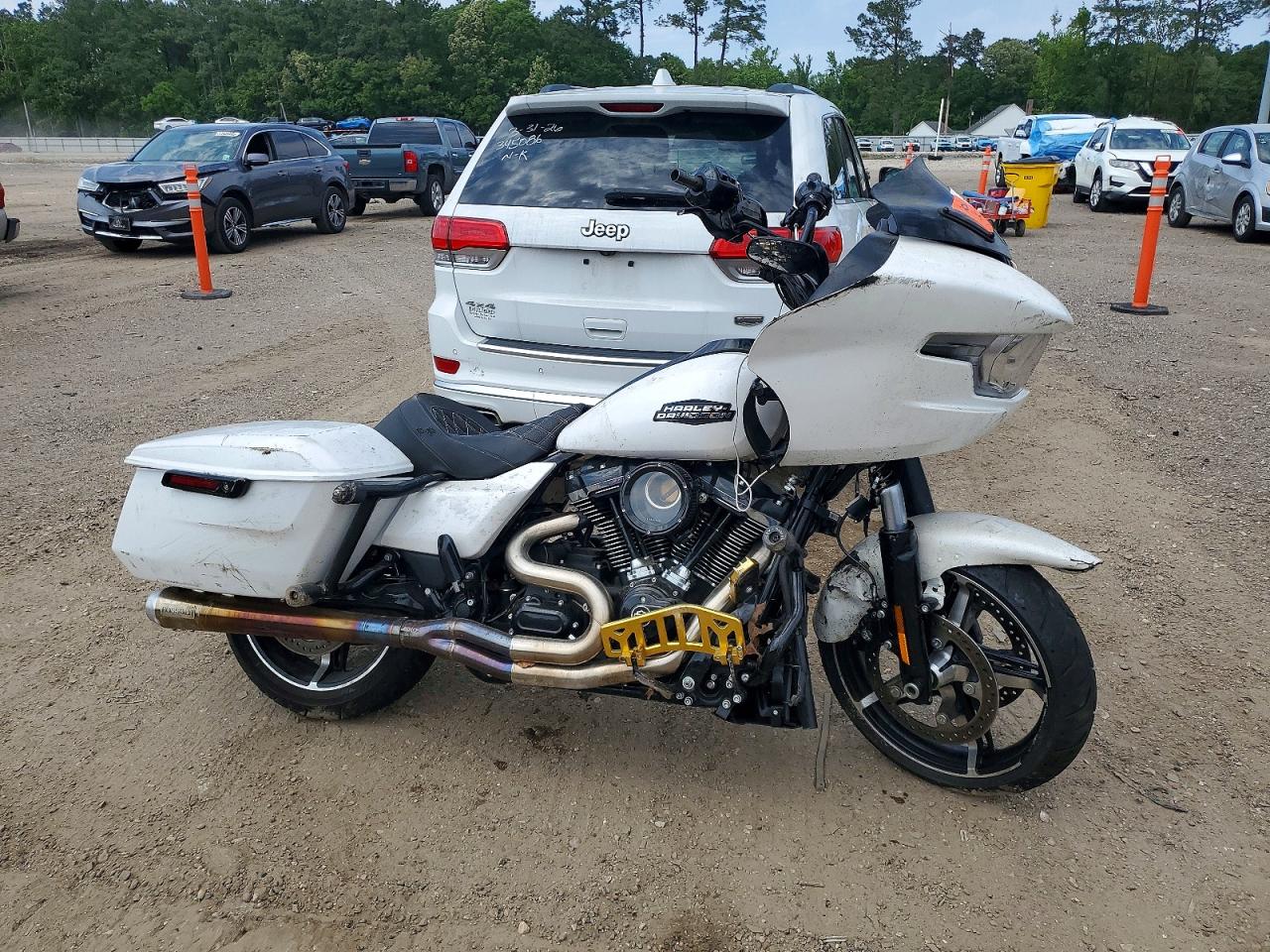 Salvage Harley-Davidson Fl Image