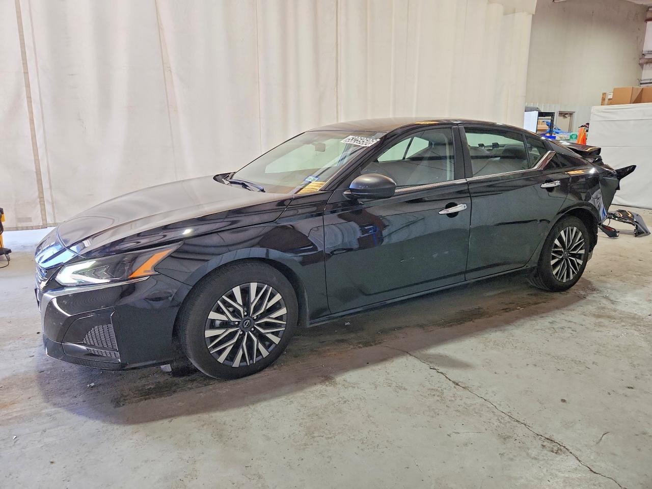 Salvage Nissan Altima Image