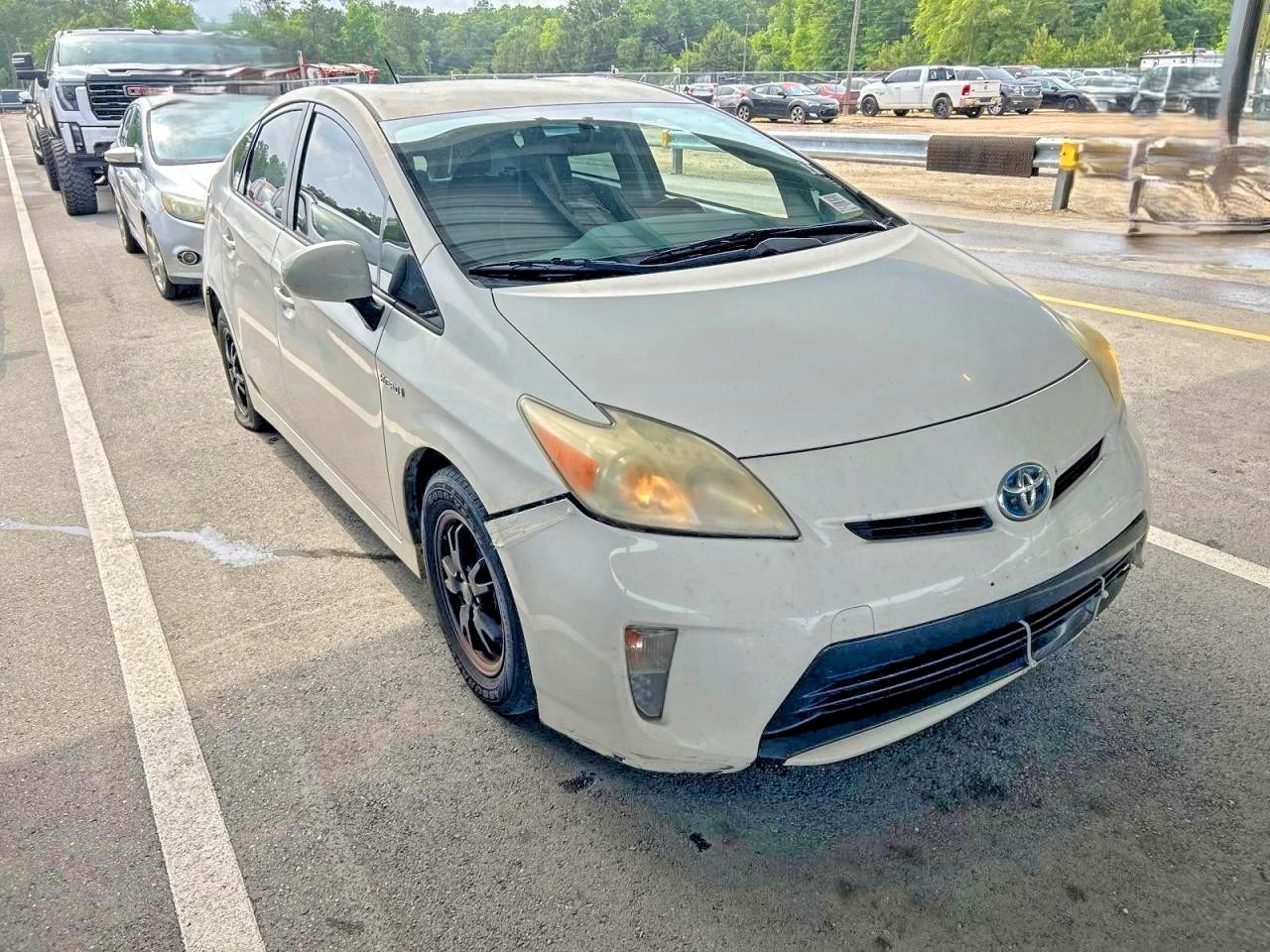 Salvage Toyota Prius Image